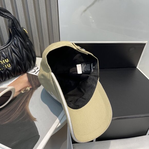 Chanel - Fashionable Hats - Picture 5 of 5